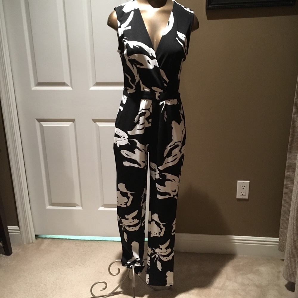 Jumpsuit - Picture 3 of 7
